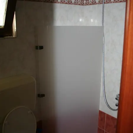 Szálloda Bona: A Secluded Less Than 50 Min. From Athens Intl. Airport Avlídosz-part