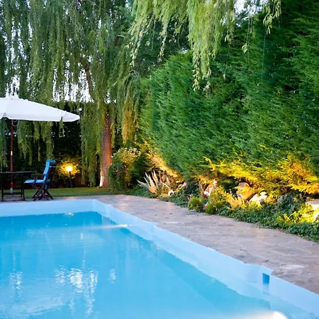 Szálloda Bona: A Secluded Less Than 50 Min. From Athens Intl. Airport