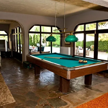 Szálloda Bona: A Secluded Less Than 50 Min. From Athens Intl. Airport 4*