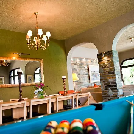 ホテル Bona: A Secluded Less Than 50 Min. From Athens Intl. Airport Paralía Avlídhos
